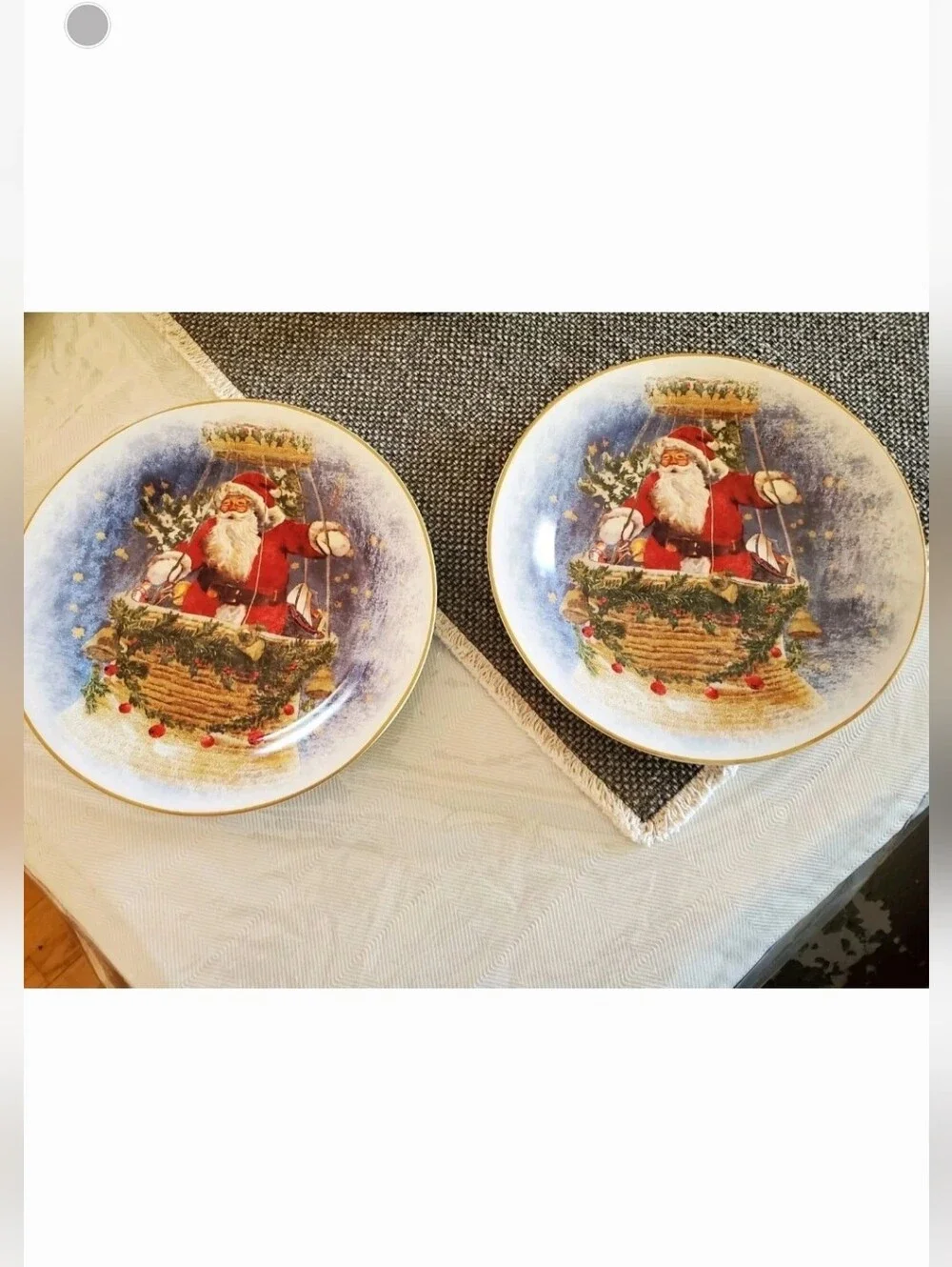 Pottery Barn Nastalgic Dinner Plates Set 2
